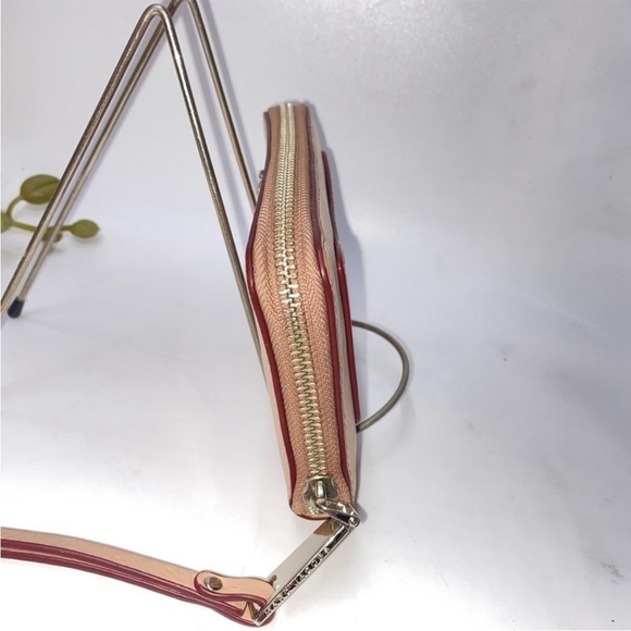 Marc Jacobs Leather Zip Around Wristlet Nude- Pre Loved - Picture 9 of 11